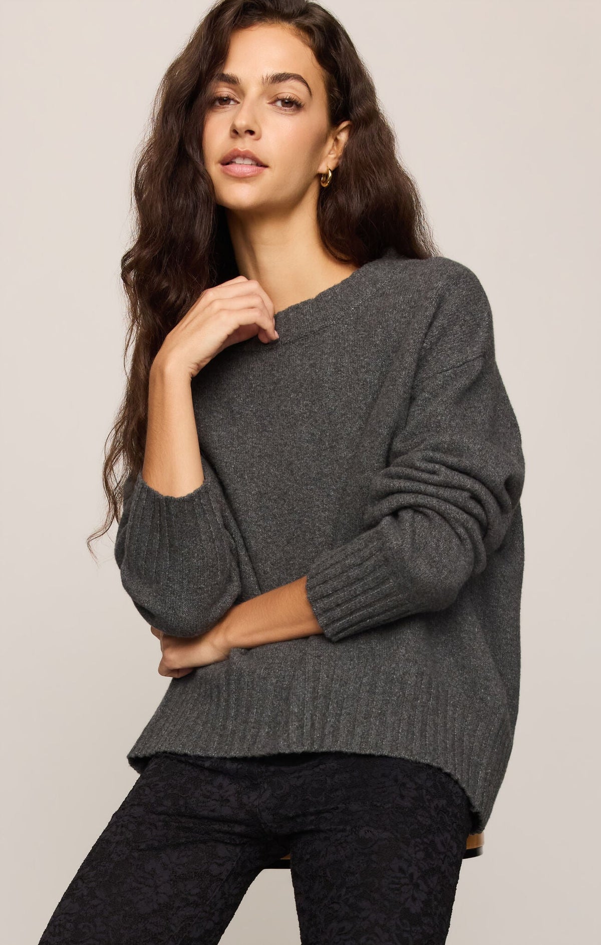 Model wearing Apricot Lane Duluth Easton crew neck pullover sweater in charcoal grey soft cozy yarn