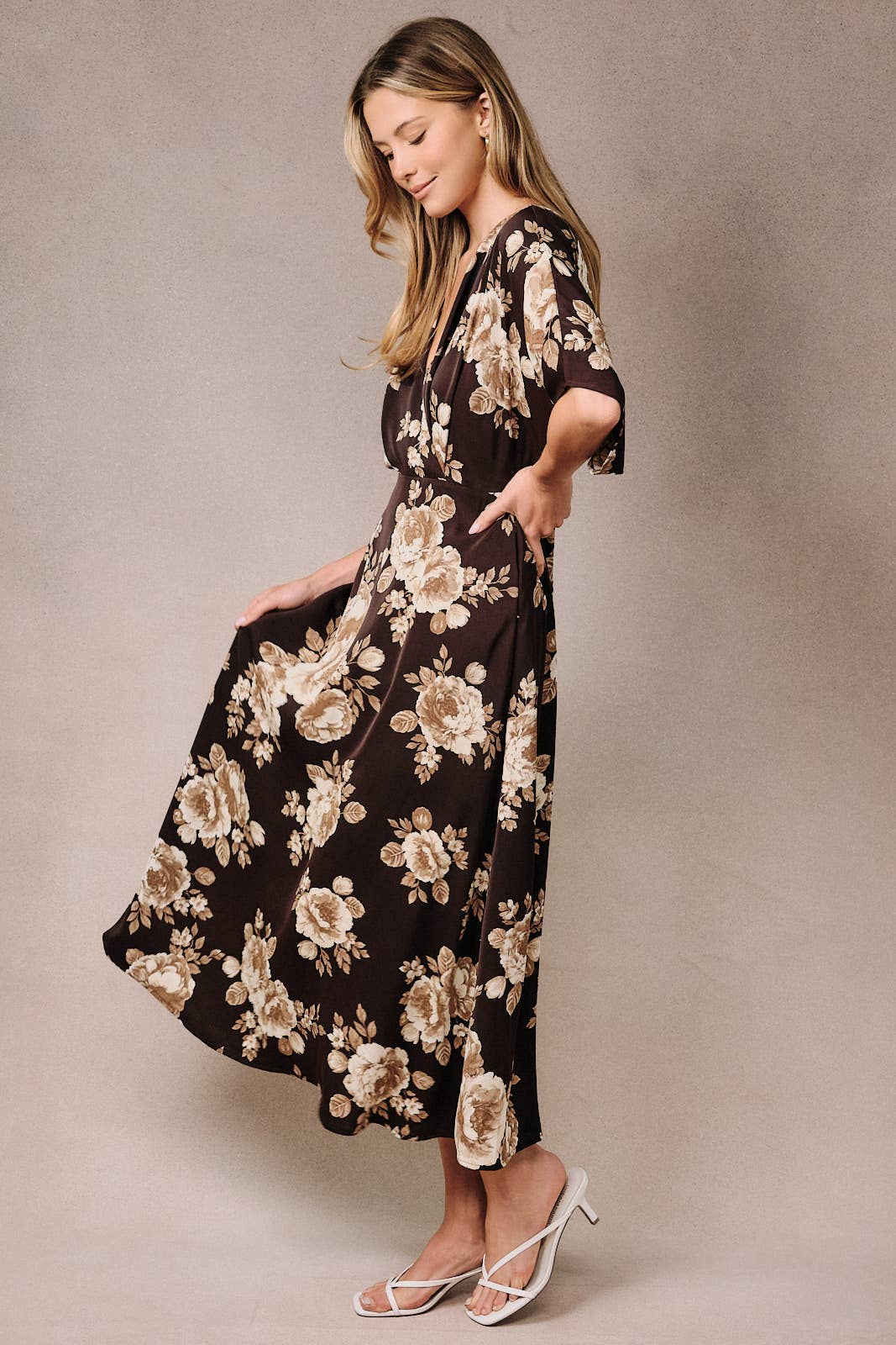 Model wearing Apricot Lane Duluth Fiona floral midi dress with kimono sleeves and surplice neckline in dark brown.